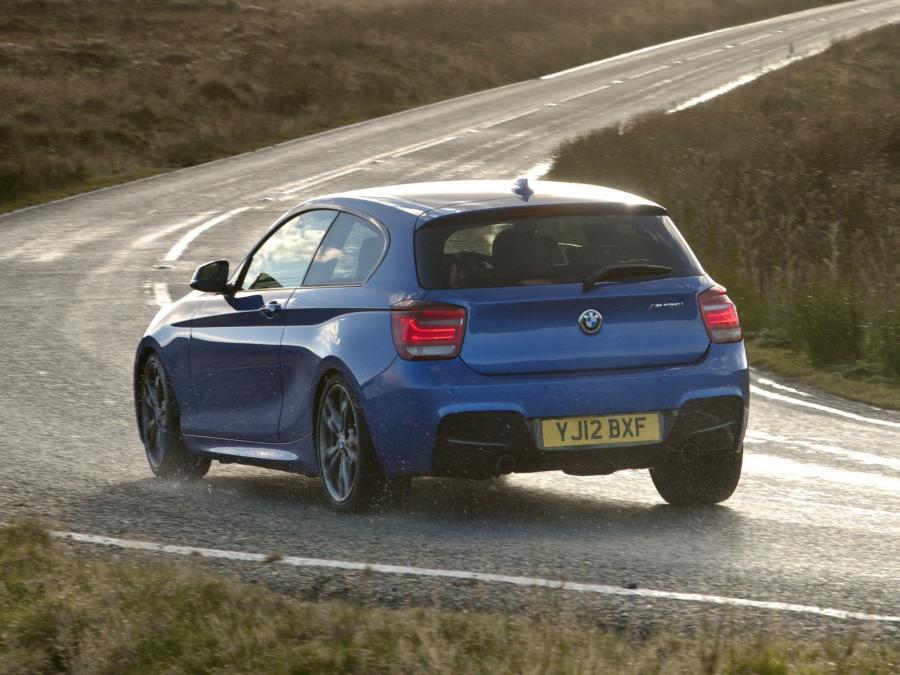 BMW M135i 3-Door 2012 года  (UK) (фото 2 из 11)
